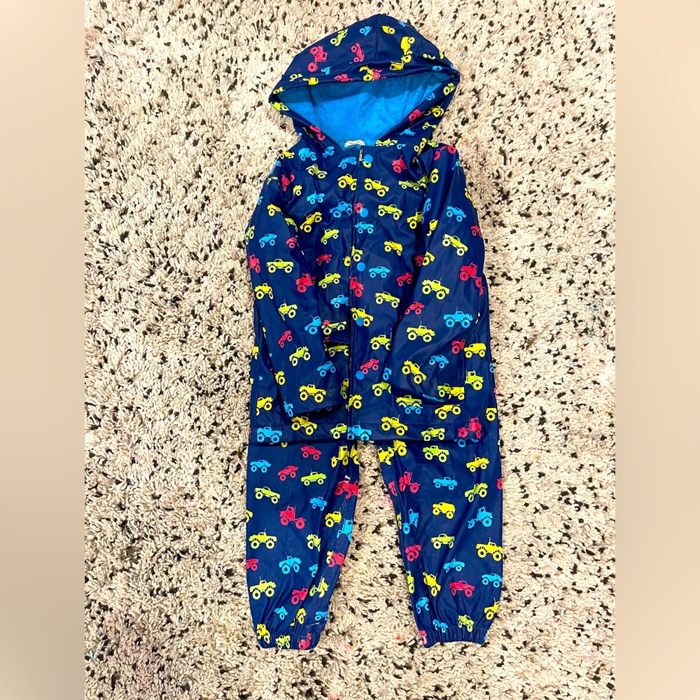 Hatley raincoat☔️🌈 set (jacket and pants ) 5 T